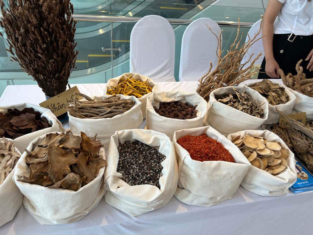 y-hoc-co-truyen-ket-hop-hien-dai (2).jpg